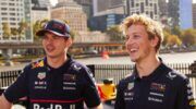 Liam Lawson en Max Verstappen in Red Bull-teamkleding