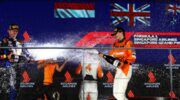 Oscar Piastri op het podium van de Grand Prix van Singapore samen met Max Verstappen en Lando Norris