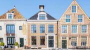 Huizen die opmerkelijk prijzig zijn op de huidige woningmarkt in Nederland.
