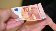 10 euro aan cashgeld, dat moeten we van de Nederlandsche Bank in huis leggen.