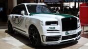 De Rolls-Royce Cullinan van de politie in Dubai.