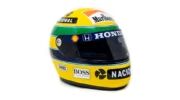 De Iconische geel met groene helm van F1-legende Ayrton Senna