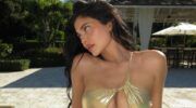 Kylie Jenner in gouden bikini