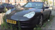 De verlaten Porsche in Amsterdam.