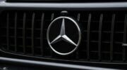 Logo van een Mercedes G-Klasse