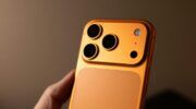 Een oranje iPhone 17