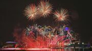 Vuurwerk boven Singapore tijdens oud en nieuw