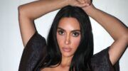 Kim Kardashian in de lingerie voor de fotoshoot van haar eigen merk SKIMS