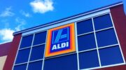 Een Aldi-filiaal (inclusief het enorme logo)