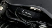 'vehicle not street legal' met Ferrari-logo in motorkap