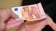 Cashgeld, wat in Nederland minder uitgegeven zal worden door de koopkrachtdaling.