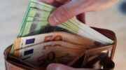 Geld, wat je hard nodig hebt om te leven in Nederland.