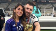 Antonela met Messi op de foto.