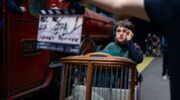 Een filmset van Harry Potter met Harry Potter in beeld.