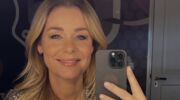 Een spiegelselfie van een vrouw.