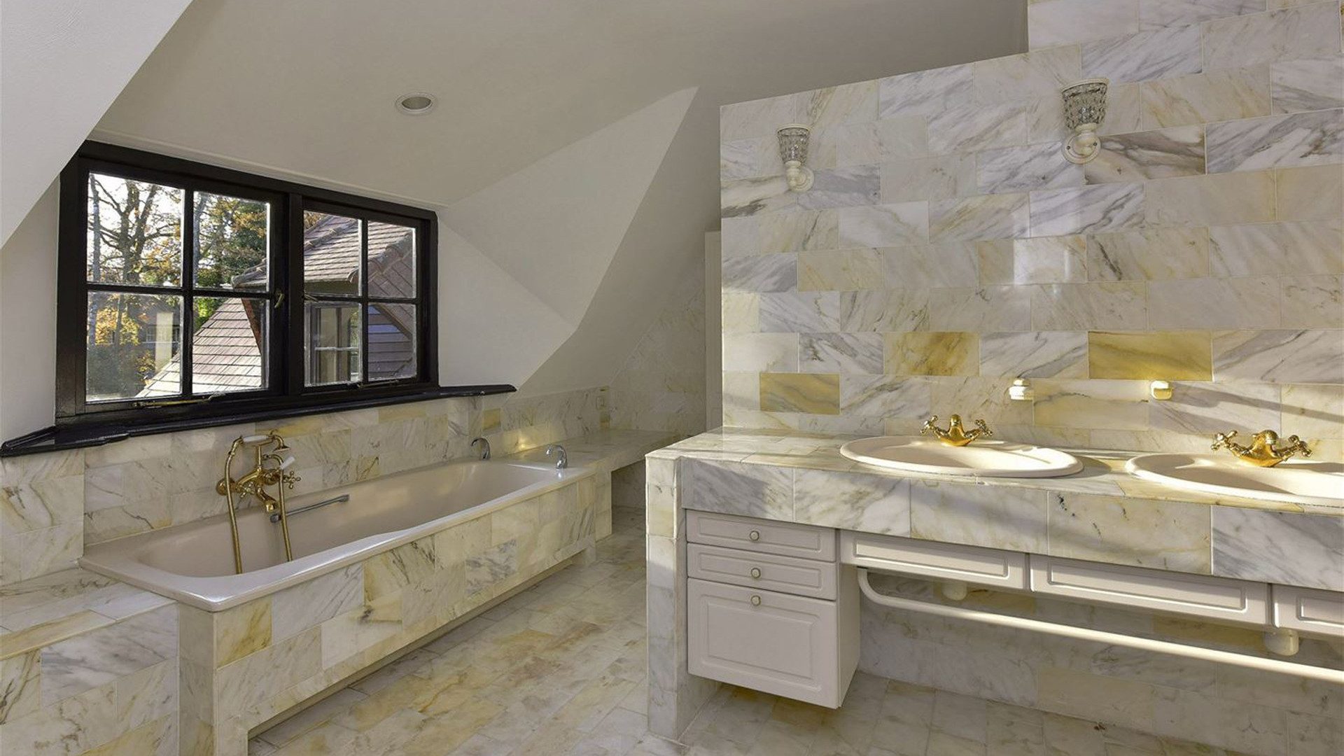Ajacied Jordan Henderson koopt nieuwe villa in Het Gooi