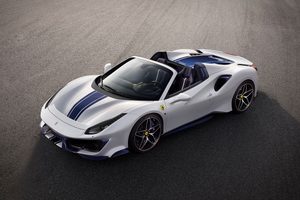 ferrari 488 pista spider cabrio pebble beach MAN MAN