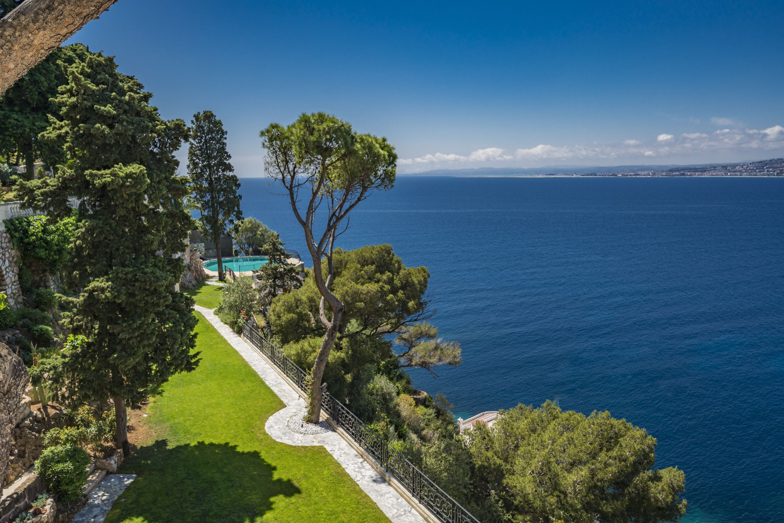 James Bond villa 