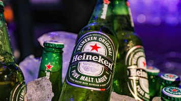 Een flesje bier van Heineken.