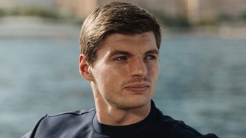 Max Verstappen, die bij Red Bull een heel dik salaris opstrijkt