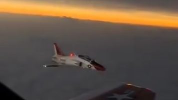 Hoe ziet een zonsverduistering eruit vanuit een vleigtuig?