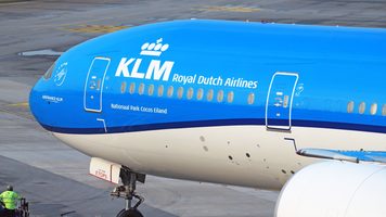 Een vliegtuig van KLM, het bedrijf dat zijn catering heeft aangepast.