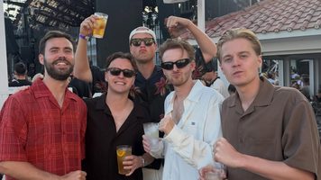 De Bankzitters, die veel geld vragen voor een optreden.