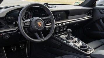 Een Porsche met een handmatig schakelsysteem.