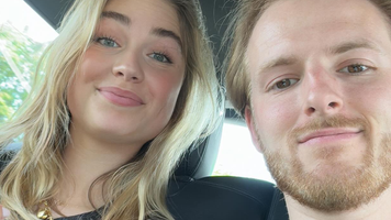 Koen van Heest (de YouTuber en zanger die recent een nieuwe Lamborghini heeft gekocht) op de foto met zijn vriendin Roxy Dekker