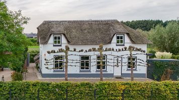 De buitenzijde van de boerderij in Est.