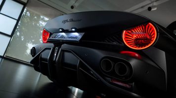 Alfa Romeo maakt bloedmooie 33 Stradale n&oacute;g unieker met deze &lsquo;Zwarte Parel&rsquo;