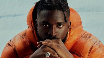 Ajax-spits Tolu Arokodare voor de nieuwe collectie van Daily Paper