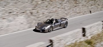 Stefan Bogner, porsche en de stelvio pas MAN-MAN