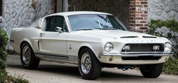 deze witte Shelby Mustang GT500 Fastback wordt geveild bij RM Sothebys MAN-MAN