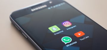 WhatsApp storing