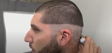 hoe zelf haar millimeteren met fade buzz cut