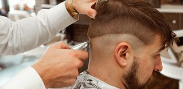 Haren slecht of te kort geknipt man