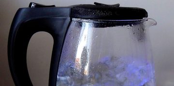 waterkoker hotelkamer vies