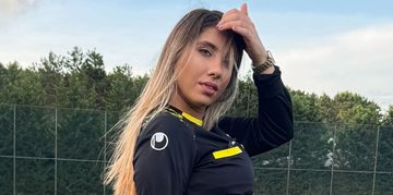 scheidsrechter geschortst turkse vrouw