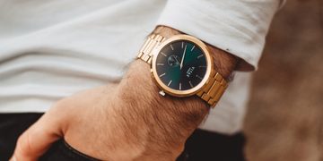 tijd horloge verzetten analoog kroon