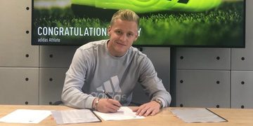 salaris Donny van de Beek Manchester United