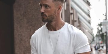 Kleding tips mannen met dunne armen gespierder lijken