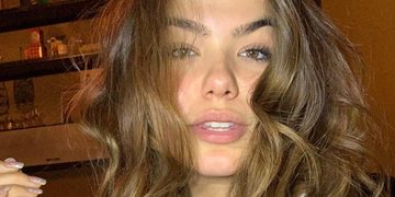 Actrice Abbey Hoes gaat helemaal uit de kleren voor mannenblad