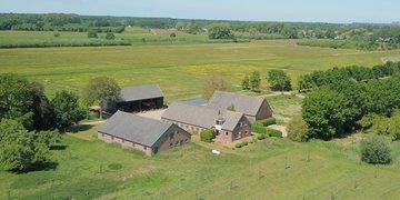 Funda parel: spotgoedkope mega boerderij om op te knappen
