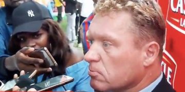 FC platinum coach Hendrik de Jongh heeft moeite met de Engelse taal