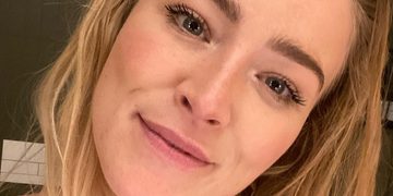 Geraldine Kemper zet topless foto op Instagram en geniet van de zon