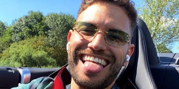 Rolf Sanchez koopt nieuwe auto