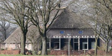 luxe woonboerderij memphis depay moeder (1)