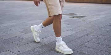 Witte sportsokken combineren