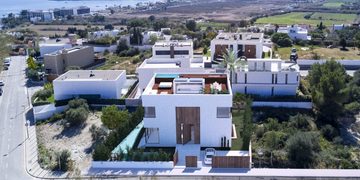 luxe villa wesley sneijder te koop ibiza